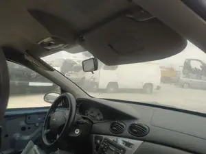 Foto de PARASOL IZQUIERDO FORD FOCUS BERLINA (CAK) 1.8 TDDI Turbodiesel CAT (90 CV / 66 KW)