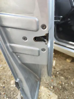 Foto de CERRADURA PUERTA DELANTERA IZQUIERDA PEUGEOT 307 BREAK/ SW (S2) 2.0 16V HDi FAP CAT (RHR / DW10BTED4) (136 CV / 100 KW) referencia 9135Z0