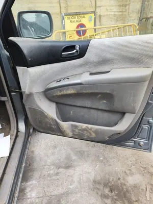 Foto de GUARNECIDO PUERTA DELANTERA DERECHA KIA CARNIVAL 2.9 CRDi CAT (185 CV / 136 KW) referencia 823024D045AD6