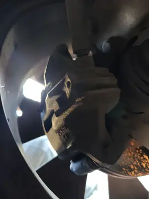 Foto de PINZA DE FRENO DELANTERA DERECHA CITROEN C4 BERLINA 1.6 16V HDi (90 CV / 66 KW) referencia 1617292180