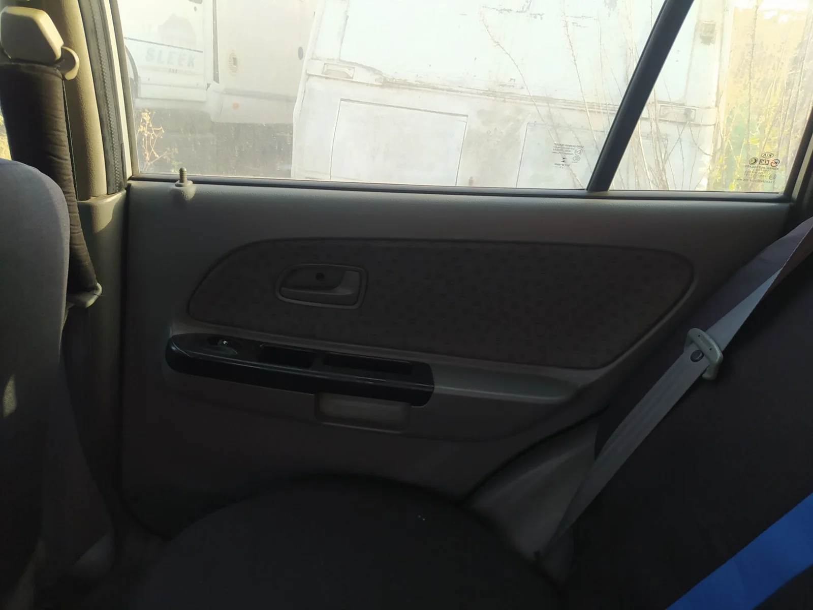 Foto de MANETA INTERIOR TRASERA DERECHA KIA RIO (BC) 1.3 CAT (75 CV / 55 KW) referencia 0K30B5833008