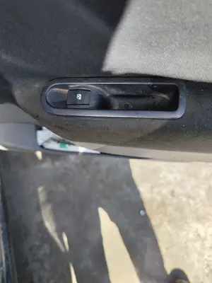 Foto de MANDO ELEVALUNAS TRASERO DERECHO RENAULT SCENIC II (JM) 1.9 dCi Diesel (120 CV / 88 KW)