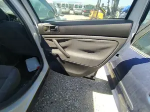 Foto de CERRADURA PUERTA TRASERA DERECHA VOLKSWAGEN PASSAT BERLINA (3B3) 1.9 TDI (131 CV / 96 KW) referencia 3B4839015AL