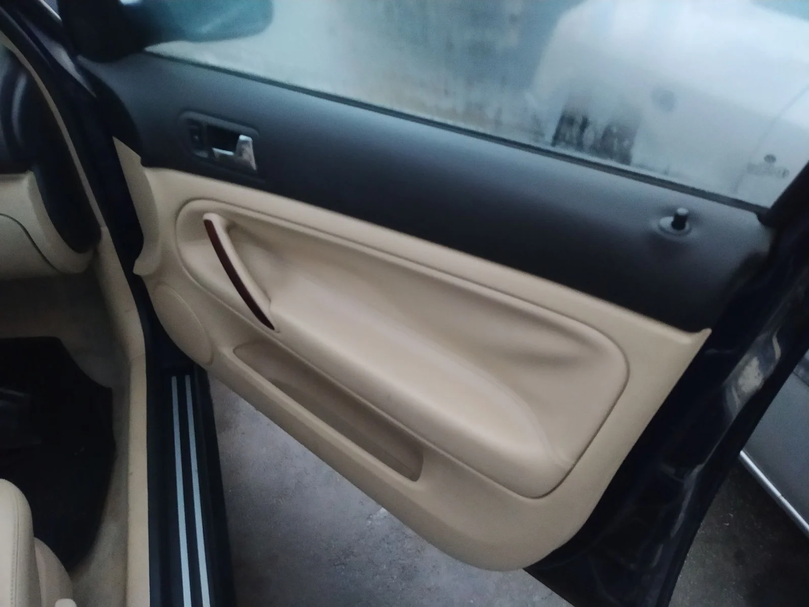 Foto de MANETA INTERIOR DELANTERA DERECHA VOLKSWAGEN PASSAT BERLINA (3B3) 1.9 TDI (131 CV / 96 KW) referencia 3B1837114T B41