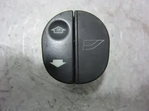 Foto de MANDO ELEVALUNAS DELANTERO DERECHO FORD KA (CCQ) 1.3 CAT (60 CV / 44 KW) referencia 488031
