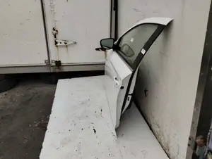 Foto de PUERTA DELANTERA IZQUIERDA CITROEN C-ELYSÉE 1.6 HDi FAP (92 CV / 68 KW) foto 3