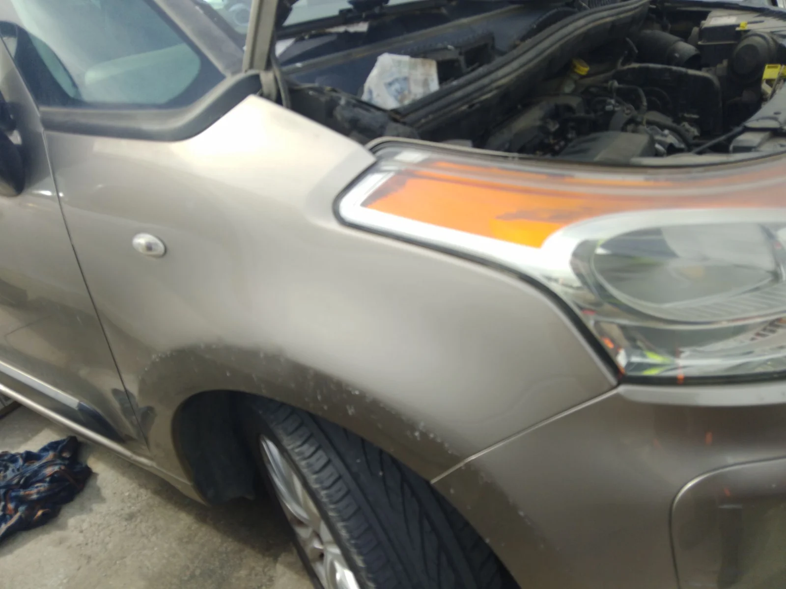 Foto de ALETA DELANTERA DERECHA CITROEN C3 PICASSO 1.6 16V (120 CV / 88 KW) referencia 7841Z2