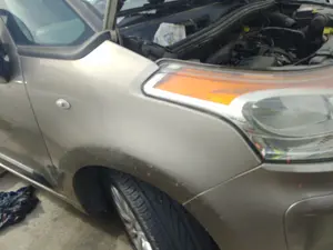 Foto de ALETA DELANTERA DERECHA CITROEN C3 PICASSO 1.6 16V (120 CV / 88 KW) referencia 7841Z2