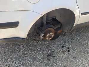 Foto de BRAZO SUSPENSION TRASERO DERECHO VOLKSWAGEN PASSAT BERLINA (3B3) 1.9 TDI (131 CV / 96 KW)
