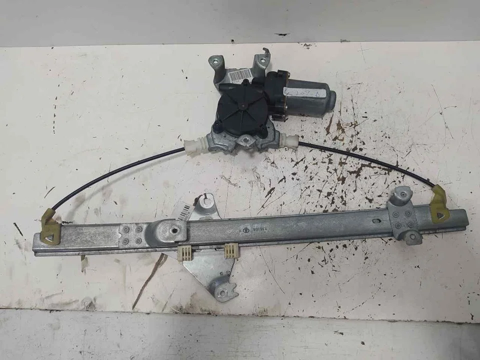 Foto de ELEVALUNAS TRASERO DERECHO NISSAN PRIMERA BERLINA (P12) 1.9 16V Turbodiesel CAT (120 CV / 88 KW) referencia 400600