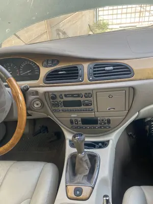 Foto de CONSOLA CENTRAL JAGUAR S-TYPE (03.1999) 3.0 V6 24V CAT (238 CV / 175 KW)