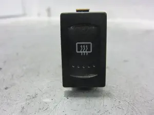 Foto de INTERRUPTOR VOLKSWAGEN PASSAT BERLINA (3B2) 1.9 TDI (116 CV / 85 KW) referencia 3B0959621C