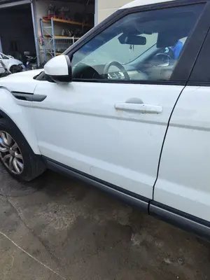 Foto de PUERTA DELANTERA IZQUIERDA LAND ROVER RANGE ROVER EVOQUE 2.0 Td4 CAT (150 CV / 110 KW) referencia LR028553