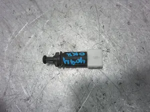 Foto de INTERRUPTOR RENAULT CLIO II FASE II (B/CB0) 1.5 dCi Diesel (82 CV / 60 KW) referencia 414988