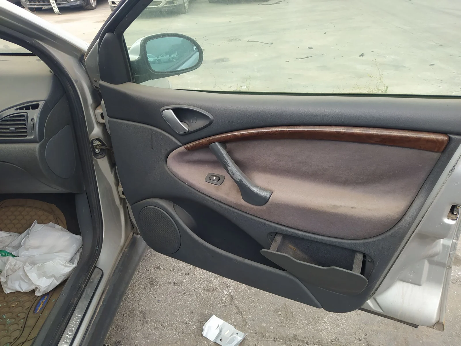 Foto de CERRADURA PUERTA DELANTERA DERECHA CITROEN C5 BERLINA 2.0 HDi (109 CV / 80 KW) referencia 9136J9