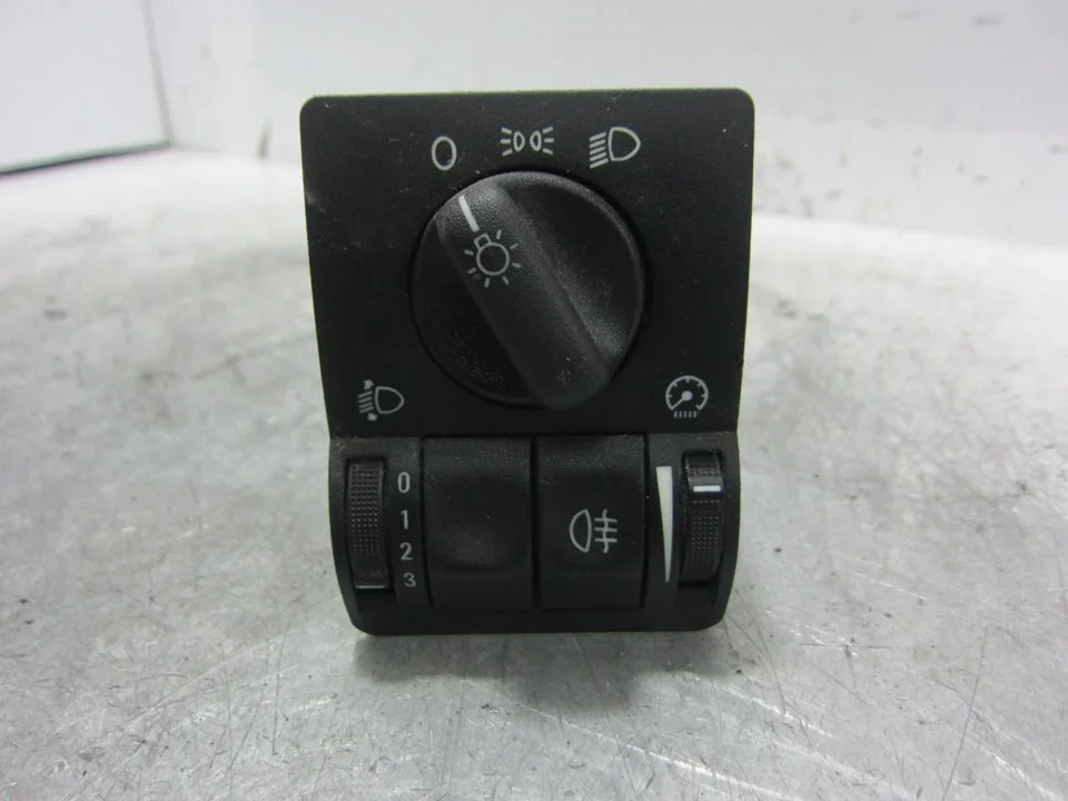 Foto de MANDO MULTIFUNCION SUZUKI IGNIS (RM/MH) 1.3 DDiS Diesel CAT (69 CV / 51 KW) referencia 09180775