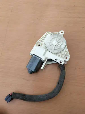 Foto de MOTOR ELEVALUNAS TRASERO IZQUIERDO AUDI A4 BERLINA (8K2) referencia 1101919814200 foto 2
