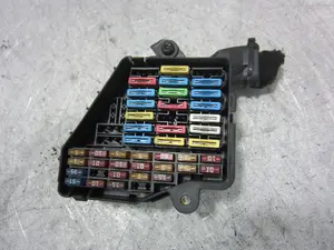 Foto de CAJA RELES / FUSIBLES SEAT LEON (1M1) 1.8 20V (125 CV / 92 KW) referencia 1J1970083CK