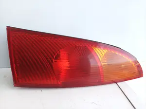 Foto de PILOTO TRASERO DERECHO FORD FOCUS BERLINA (CAK) 1.6 16V CAT (101 CV / 74 KW) referencia XS4X13404