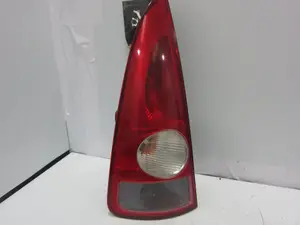 Foto de PILOTO TRASERO IZQUIERDO RENAULT ESPACE IV (JK0) 2.2 dCi Turbodiesel (150 CV / 110 KW) referencia 8200027153