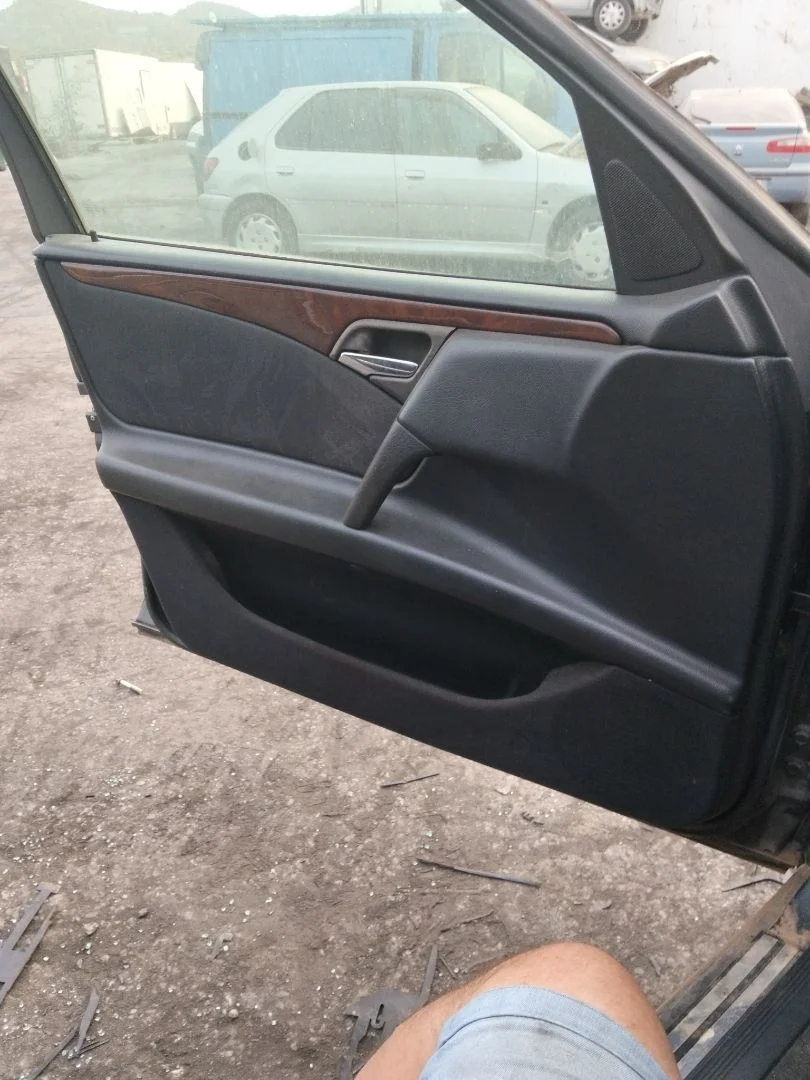 Foto de GUARNECIDO PUERTA DELANTERA IZQUIERDA MERCEDES-BENZ CLASE E (BM 210) BERLINA referencia A2107200570 FKZ