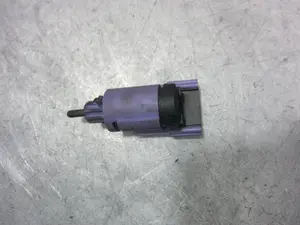 Foto de INTERRUPTOR VOLKSWAGEN GOLF IV BERLINA (1J1)(10.1997) 1.6 16V (105 CV / 77 KW) referencia 1J0945511D