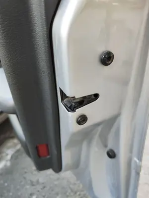 Foto de CERRADURA PUERTA DELANTERA DERECHA AUDI A6 BERLINA (4B2) 2.5 V6 24V TDI (150 CV / 110 KW) referencia 401837016