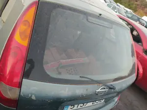 Foto de BASE DE ANTENA NISSAN ALMERA TINO (V10M) 1.8 16V CAT (114 CV / 84 KW)