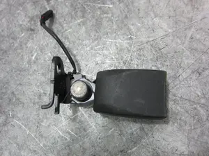 Foto de ENGANCHE CINTURON DELANTERO DERECHO PORSCHE MACAN (95BA) referencia 95B857753A foto 2