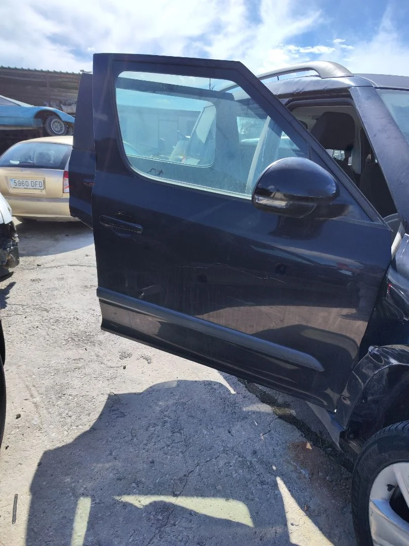 Foto de PUERTA DELANTERA DERECHA SKODA YETI (5L)(2009) 2.0 TDI (110 CV / 81 KW) referencia 5L0831056