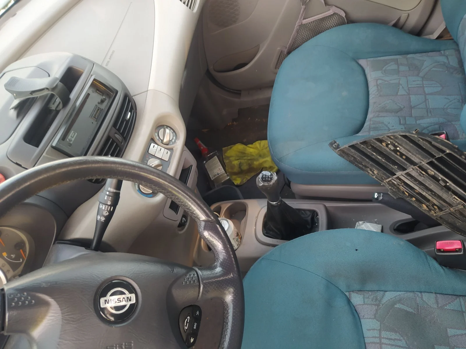 Foto de ENGANCHE CINTURON DELANTERO IZQUIERDO NISSAN ALMERA TINO (V10M) 2.2 dCi Diesel CAT (112 CV / 82 KW)