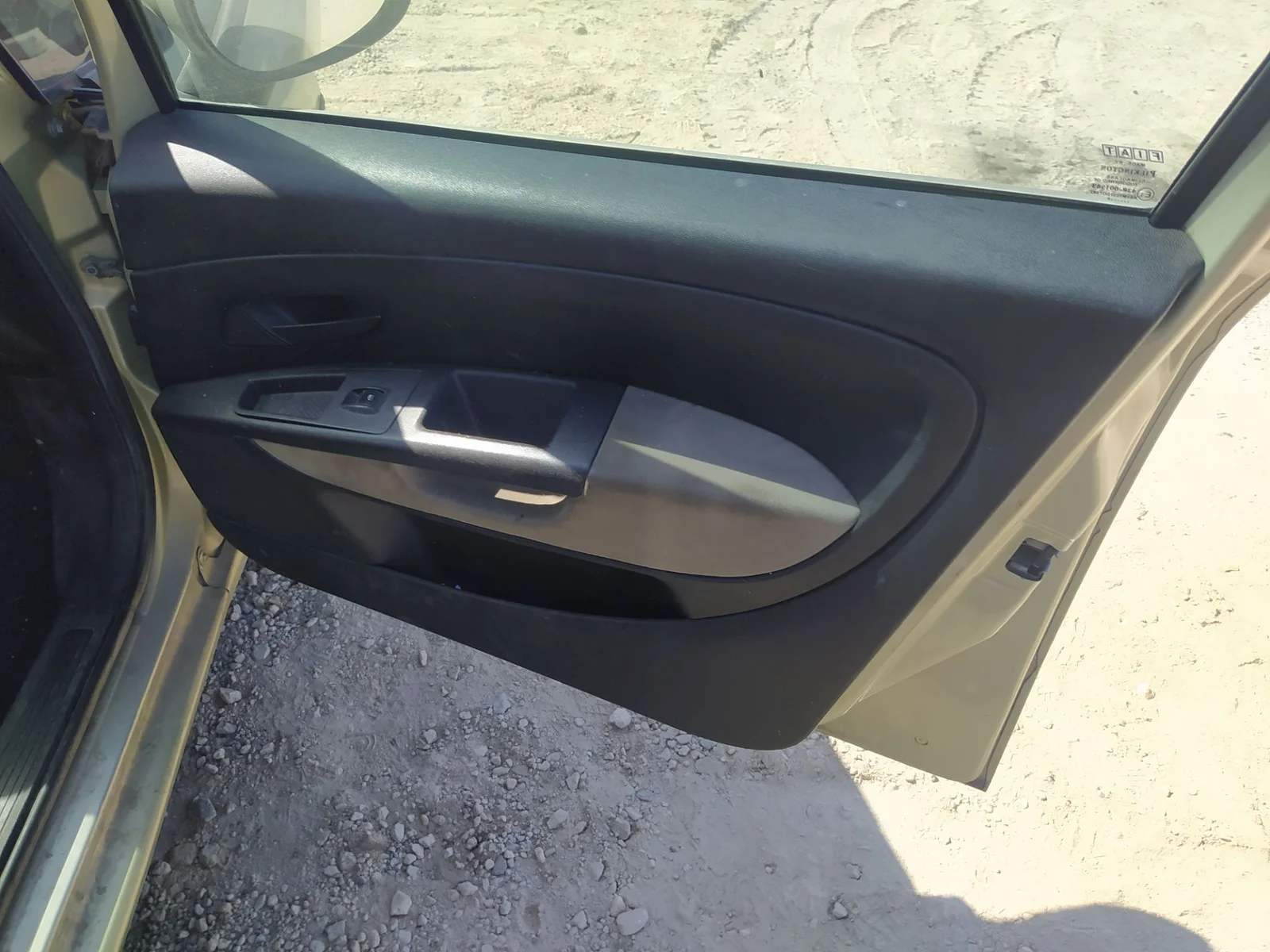 Foto de MANETA INTERIOR DELANTERA DERECHA FIAT GRANDE PUNTO (199) 1.3 16V JTD CAT (75 CV / 55 KW)