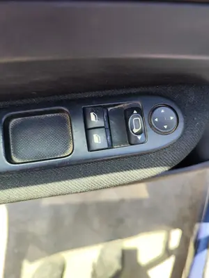 Foto de MANDO RETROVISOR PEUGEOT 307 BERLINA (S2) 1.4 16V CAT (KFU / ET3J4) (88 CV / 65 KW)