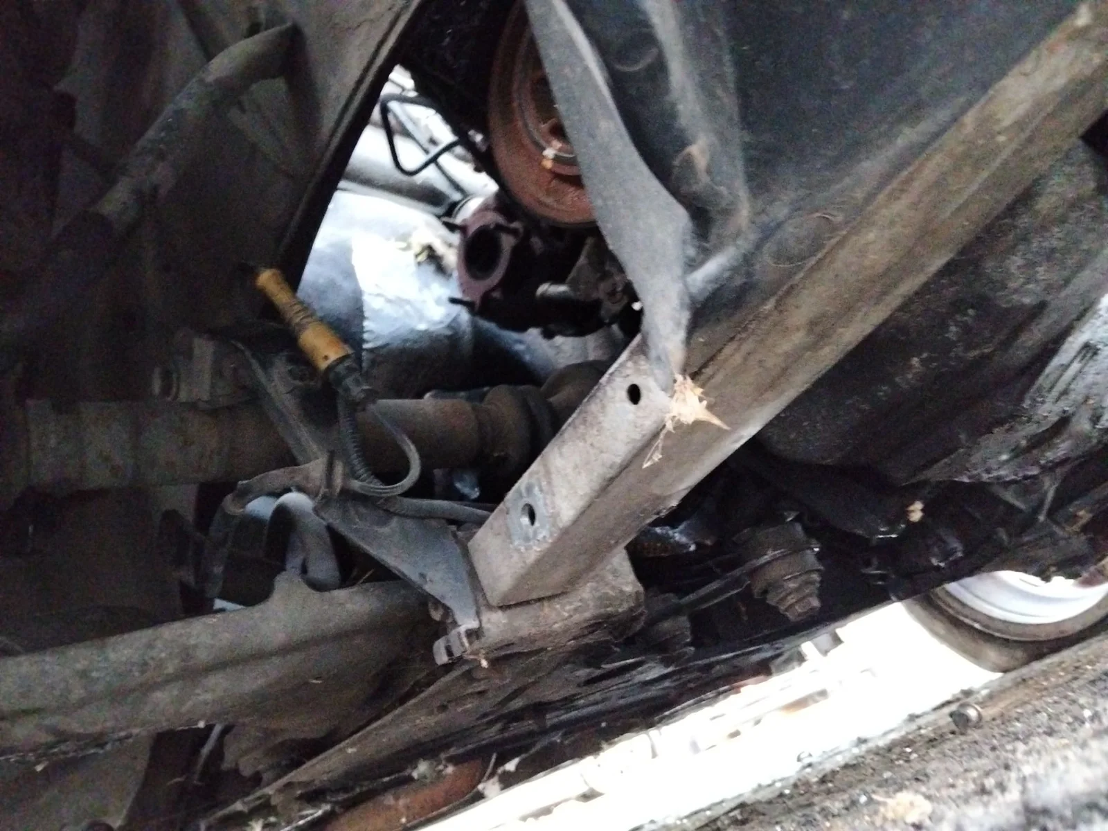 Foto de EJE DELANTERO / CUNA MOTOR RENAULT LAGUNA II (BG0) 1.9 dCi Diesel CAT (101 CV / 74 KW)