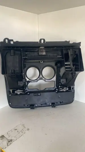 Foto de CONSOLA CENTRAL MERCEDES-BENZ VITO MIXTO (447) referencia A6396800007 foto 2