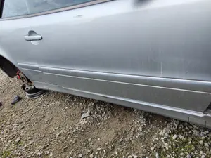 Foto de PUERTA DELANTERA DERECHA MERCEDES-BENZ CLK (BM 208) CABRIO 3.2 V6 18V CAT (218 CV / 160 KW) referencia A208720080528