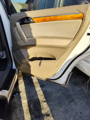 Foto de GUARNECIDO PUERTA TRASERA DERECHA AUDI Q7 (4L) 3.0 V6 24V TDI (233 CV / 171 KW) referencia 4L0867304AAFKZ