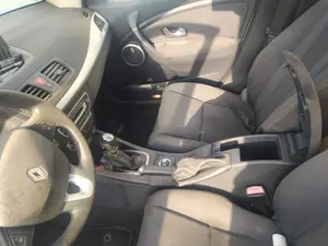 Foto de PALANCA CAMBIO RENAULT MEGANE III SPORT TOURER 1.9 dCi Diesel (131 CV / 96 KW)
