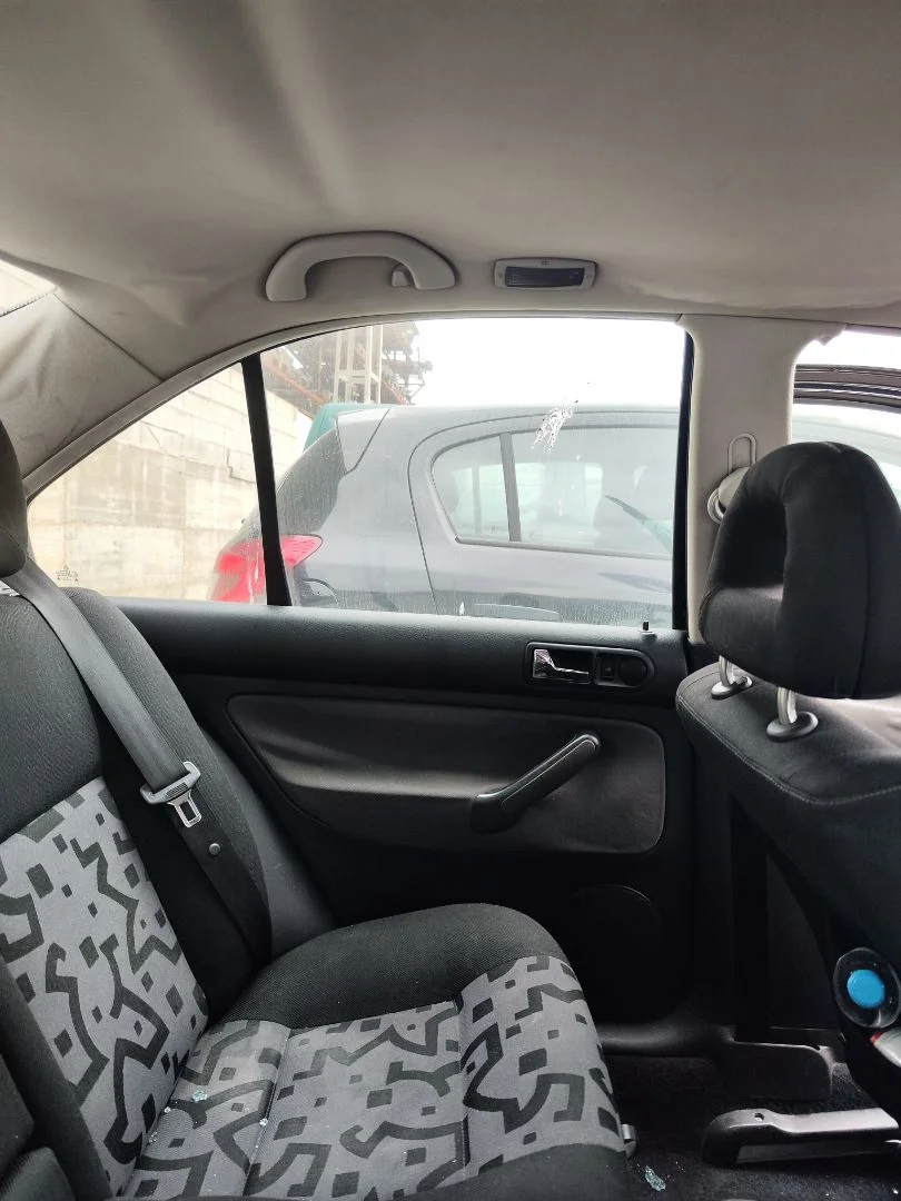 Foto de ASIDERO TECHO TRASERO IZQUIERDO VOLKSWAGEN BORA BERLINA (1J2)(1998) 1.9 TDI (110 CV / 81 KW) referencia 6N0857607ADFKZ