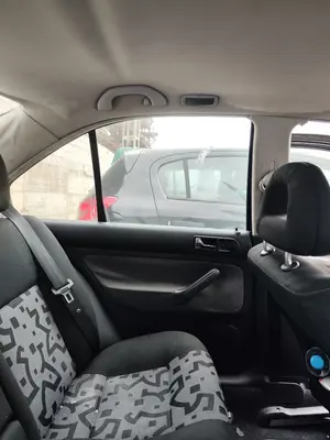 Foto de ASIDERO TECHO TRASERO IZQUIERDO VOLKSWAGEN BORA BERLINA (1J2)(1998) 1.9 TDI (110 CV / 81 KW) referencia 6N0857607ADFKZ