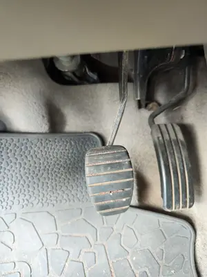 Foto de PEDAL FRENO RENAULT SCENIC II (JM) 1.9 dCi Diesel (120 CV / 88 KW) referencia 8200155989