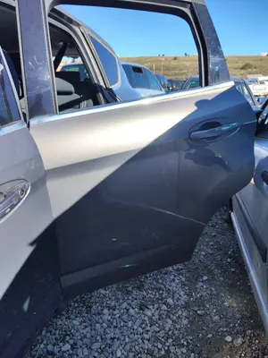 Foto de PUERTA TRASERA IZQUIERDA FORD C-MAX (CB7) 1.6 TDCi CAT (116 CV / 85 KW) referencia 2380070