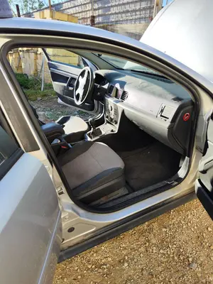 Foto de GOMAS CONTORNO PUERTA OPEL VECTRA C BERLINA 1.9 CDTI (120 CV / 88 KW)