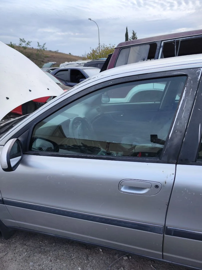 Foto de LUNA DELANTERA IZQUIERDA VOLVO S80 BERLINA 2.4 CAT (140 CV / 103 KW) referencia 31335385