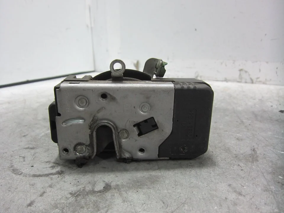 Foto de CERRADURA PUERTA DELANTERA IZQUIERDA OPEL MERIVA 1.7 16V CDTI (101 CV / 74 KW) referencia 13154791