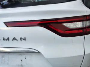 Foto de PILOTO TRASERO DERECHO INTERIOR RENAULT TALISMAN SPORT TOURER 1.6 dCi Diesel FAP Energy (131 CV / 96 KW) referencia 265503924R
