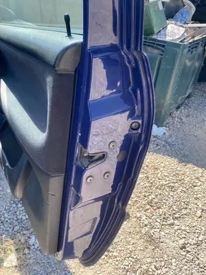 Foto de CERRADURA PUERTA DELANTERA DERECHA VOLKSWAGEN POLO III (6N1) 1.4  (60 CV / 44 KW) referencia 6N1837016D