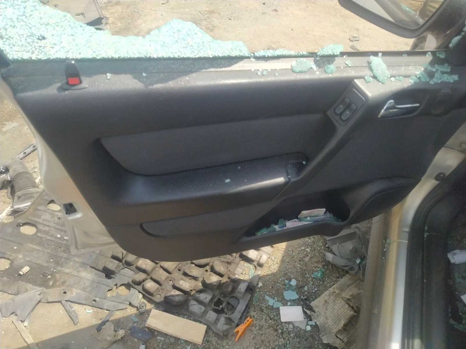 Foto de MANETA INTERIOR DELANTERA IZQUIERDA OPEL ASTRA G BERLINA 1.6 CAT (Z 16 SE / L55) (84 CV / 62 KW) referencia 9100129