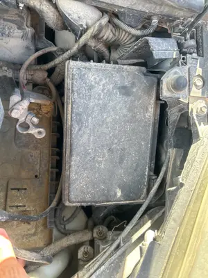 Foto de CAJA RELES / FUSIBLES OPEL CORSA D 1.3 16V CDTI (75 CV / 55 KW) referencia 93196921