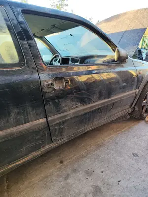 Foto de PUERTA DELANTERA DERECHA VOLKSWAGEN GOLF III (1H1)(11.1991) 1.9 TDI (110 CV / 81 KW) referencia 1H3831056A